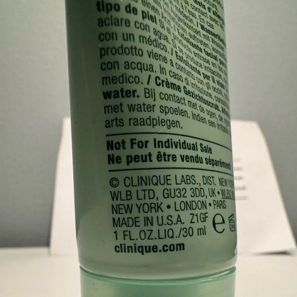 Clinique: Scrub Cream & Clarifying Lotion 2 (NEW - travel sizes) - Picture 9 of 9